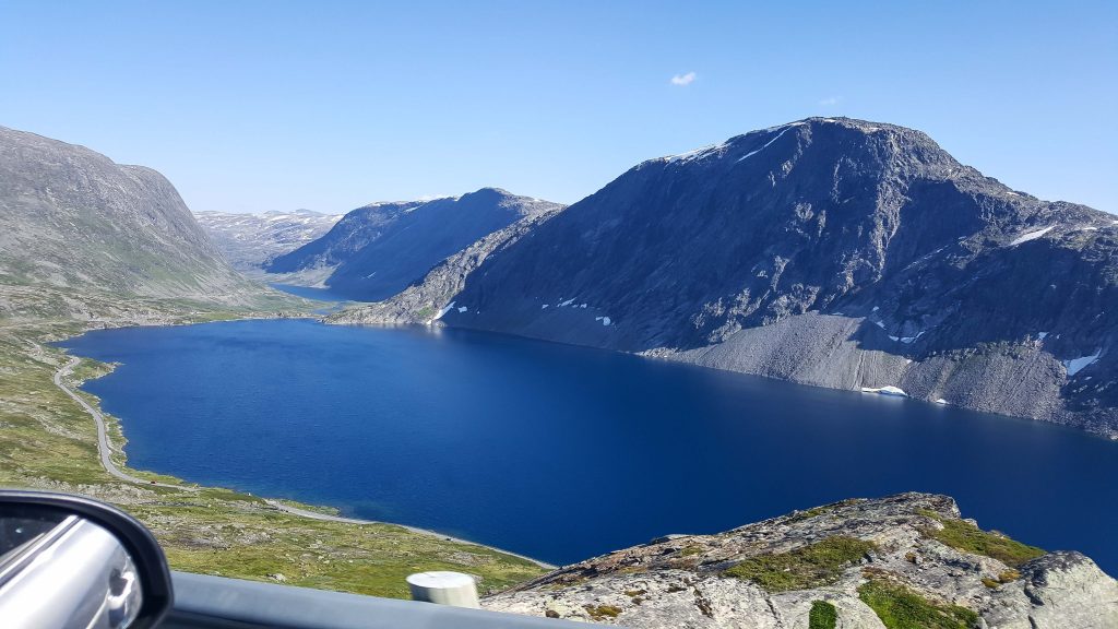 Het knalblauwe bergmeer Djupvatnet